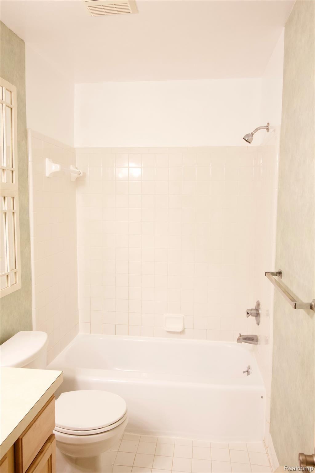 436 Romeo Road, Unit 314 Rochester, MI 48307 - Photo 7 of 15 fullsizeoutput_6dc.jpeg