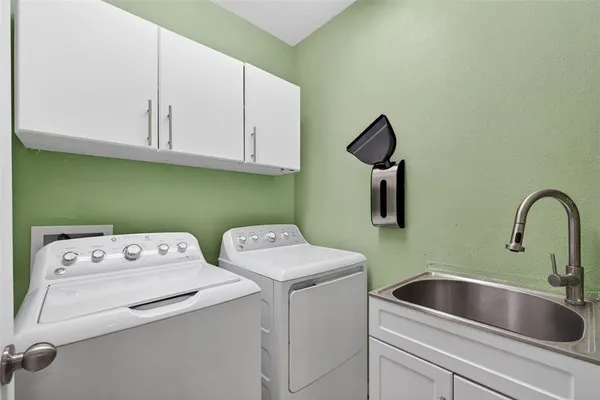 $360,000 | 442 Kestrel Drive, Groveland, FL 34736