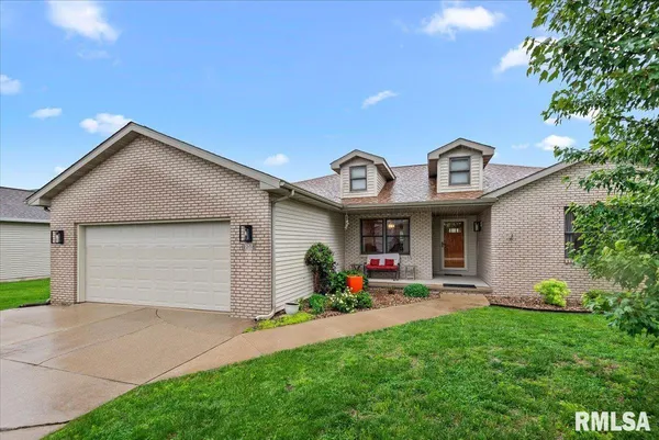 $319,000 | 1208 Oakbrook Avenue, Chatham, IL 62629