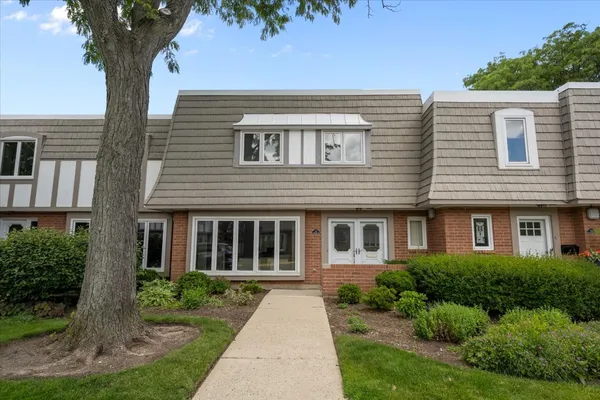 $450,000 | 713 Orleans Drive, Highland Park, IL 60035