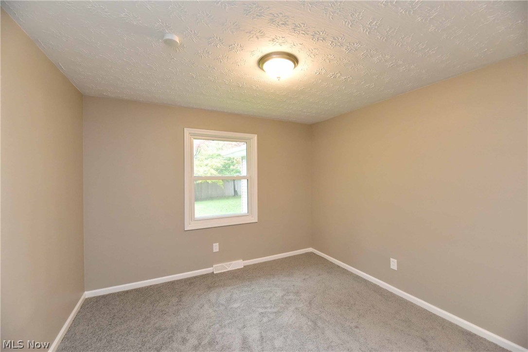 3657 Burbridge Road Cleveland, OH 44121 - Photo 15 of 27