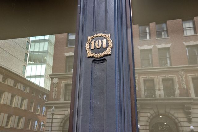 a view of entryway with elevator