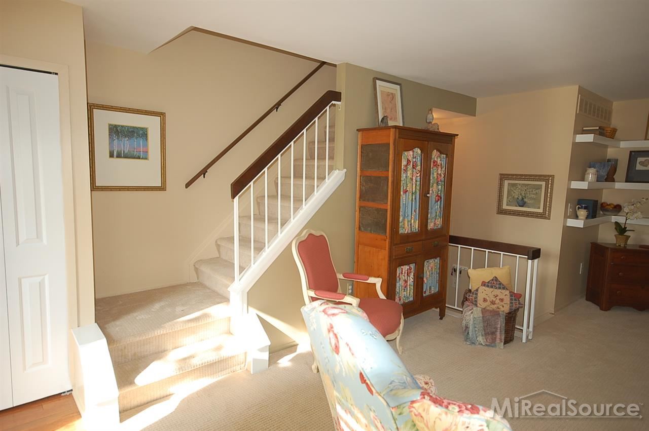 1470 Saddle Lane Rochester Hills, MI 48306 - Photo 4 of 13