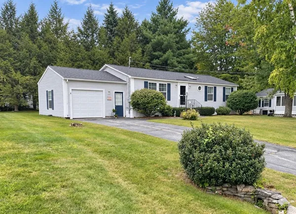 $325,000 | 5 Prospect Lane, Hampstead, NH 03841