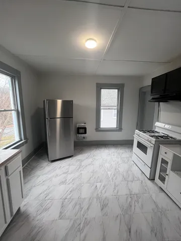 $1,500 | 32 Main Street, Unit 3, Simsbury, CT 06081