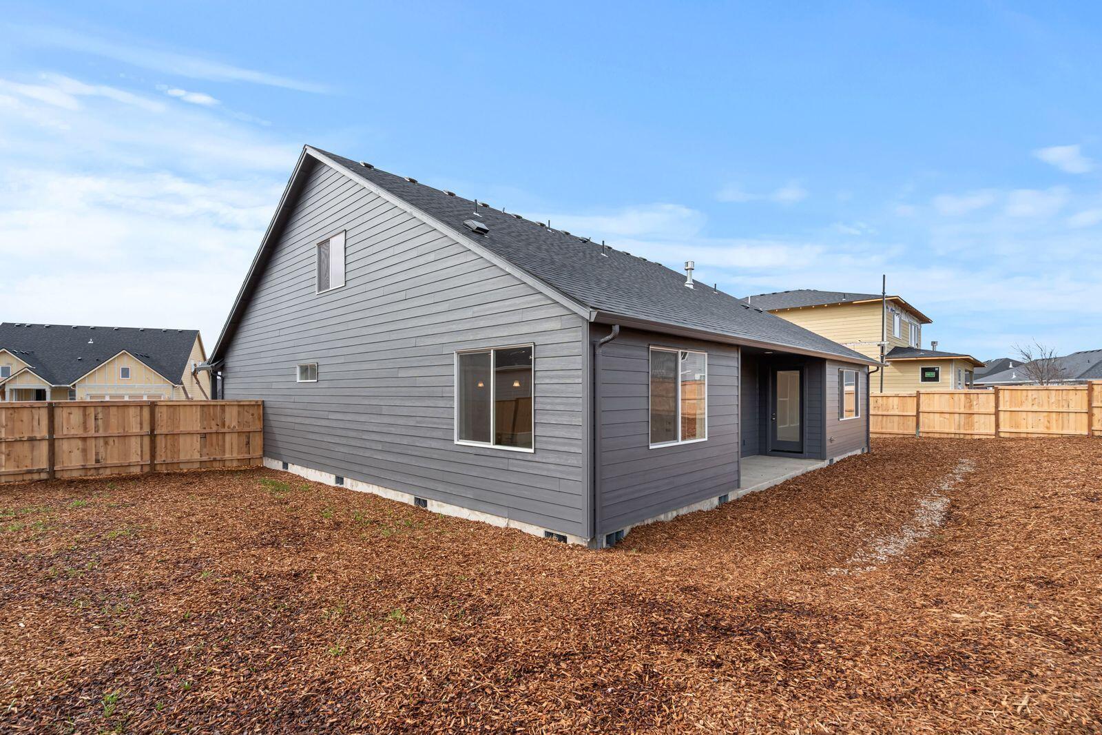 1159 Pumpkin Ridge, Unit 323 Eagle Point, OR 97524 - Photo 33 of 37