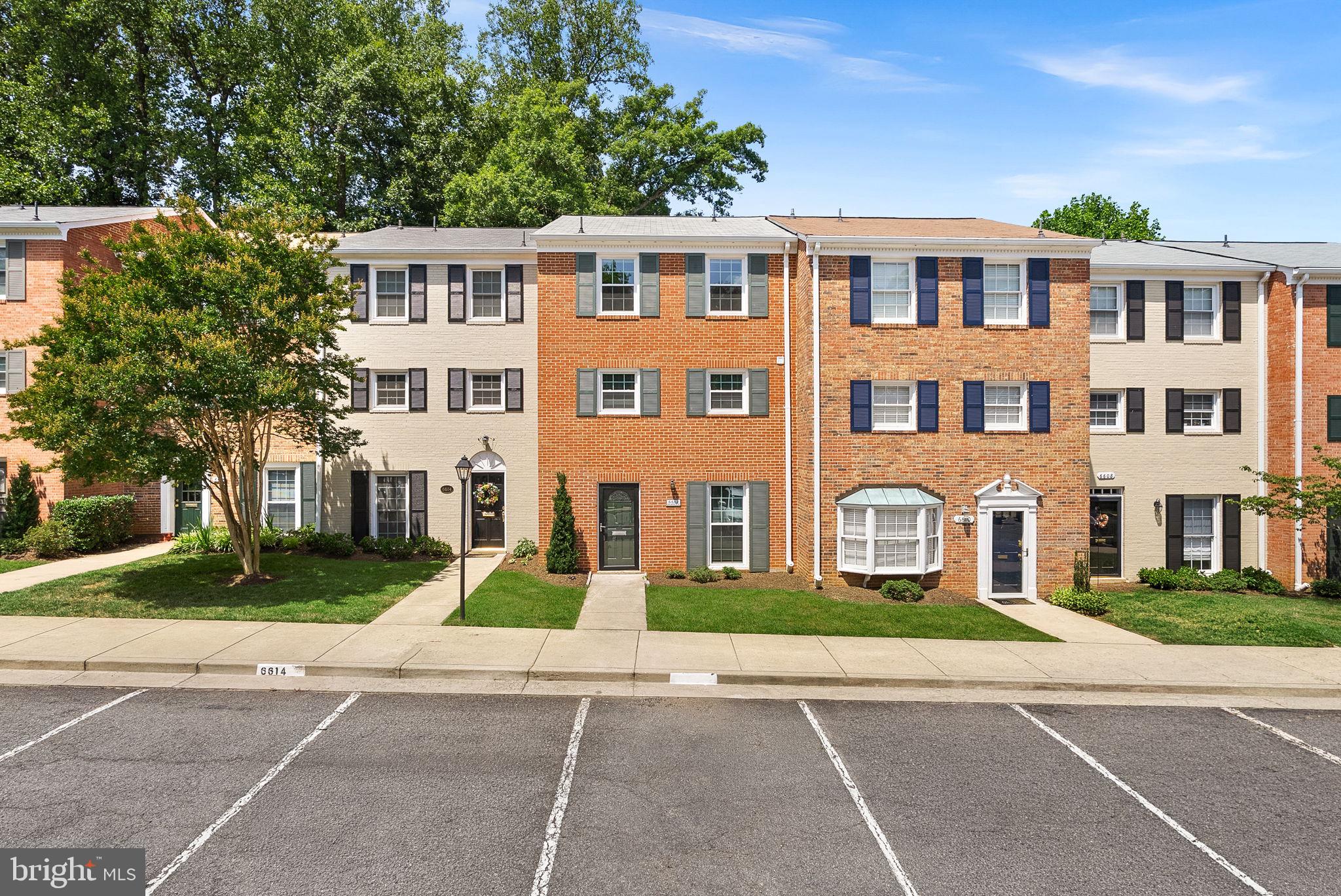 6612 Burlington Place Springfield, VA 22152 - Photo 3 of 54
