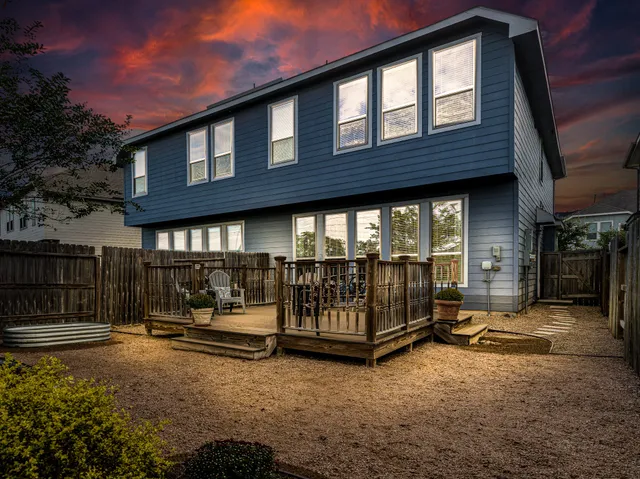 a view of a house with backyard and porch