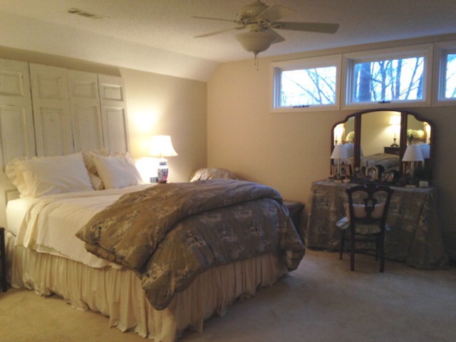 1872 Wood Valley Road Macon, GA 31211 - Photo 18 of 28 a bedroom with a bed a table and windows