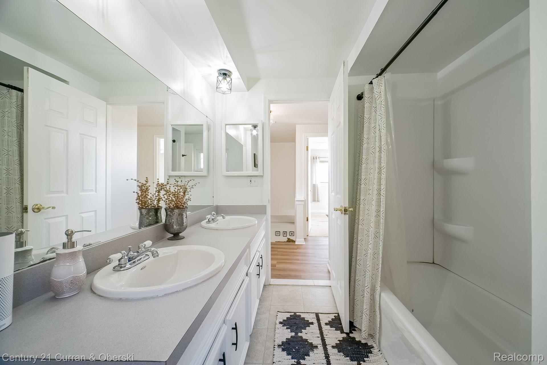 43074 Arlington Road Canton, MI 48187 - Photo 22 of 41 022-photo-main-bathroom-8723844.jpg