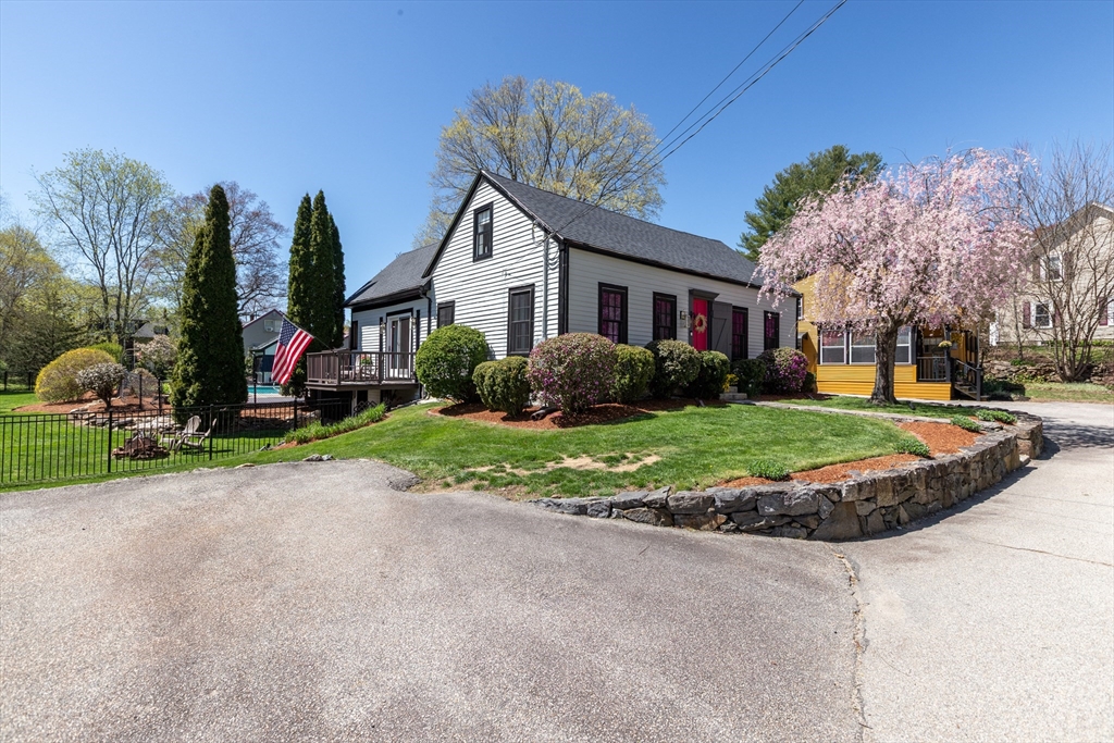 14 Cook Street Douglas, MA 01516 - Photo 4 of 36