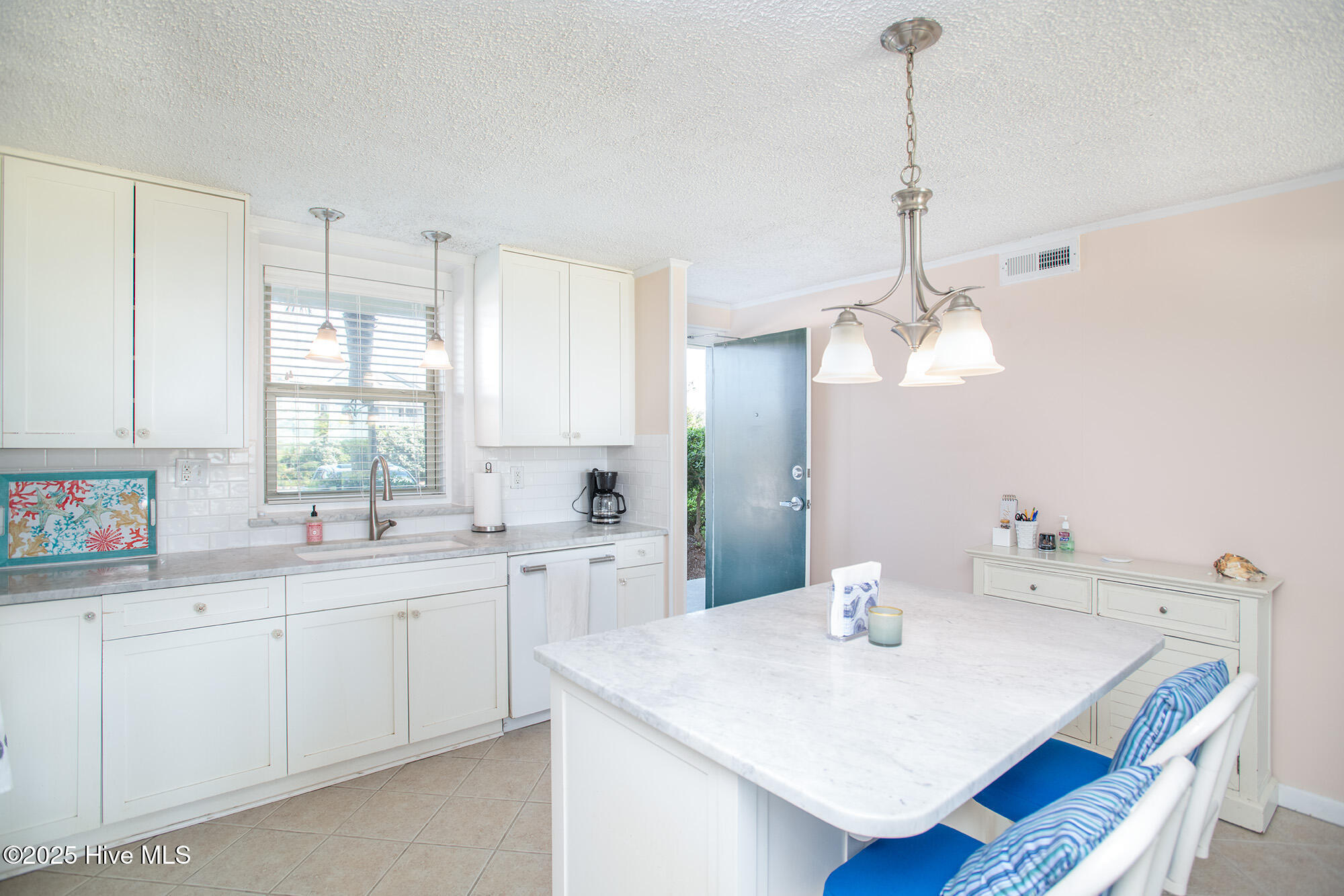 2305 West Fort Macon Road, Unit 103 Atlantic Beach, NC 28512 - Photo 6 of 22 SMUGGLERS COVE #103 (12)