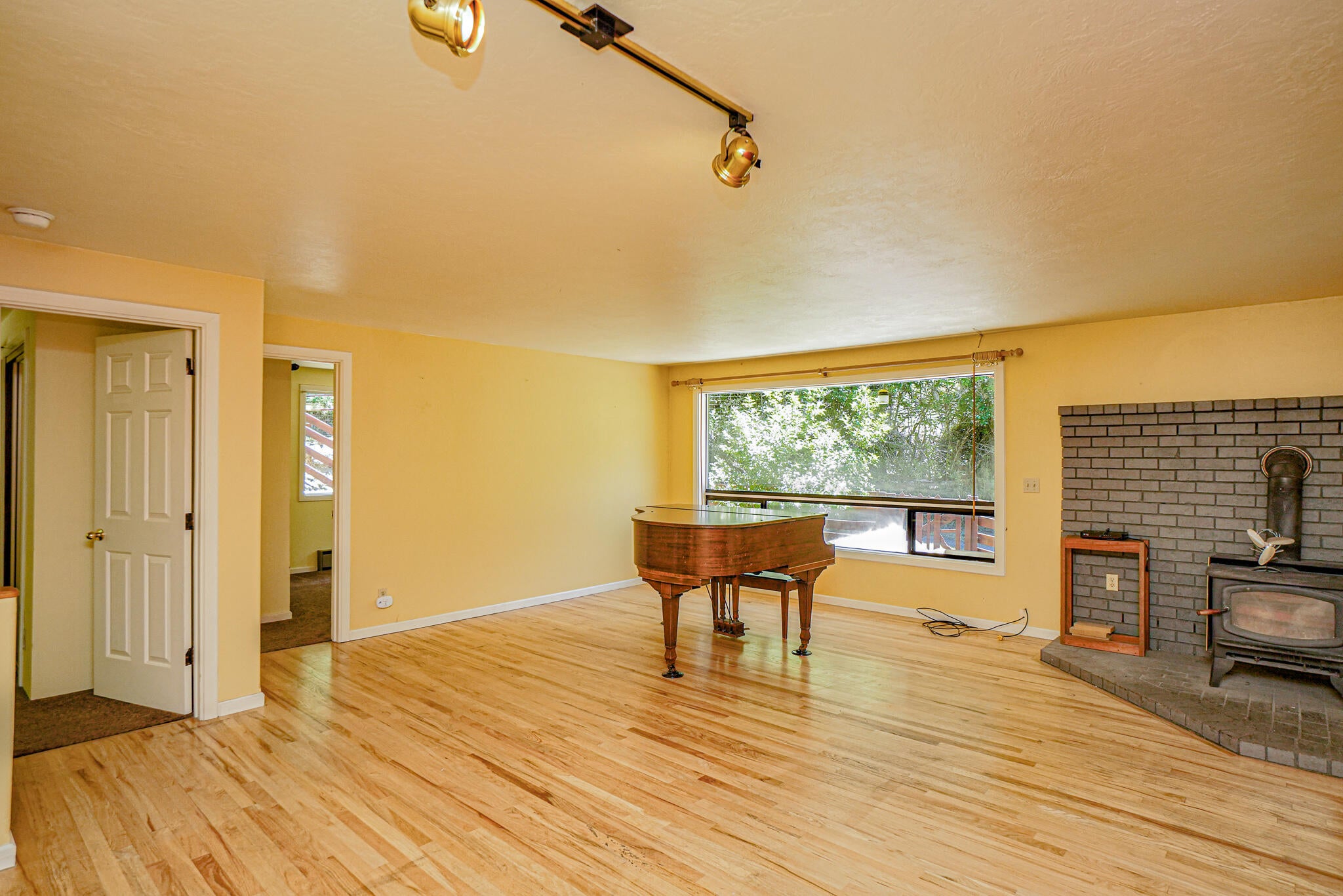 10320 Wagner Creek Road Talent, OR 97540 - Photo 8 of 67 DSC05860