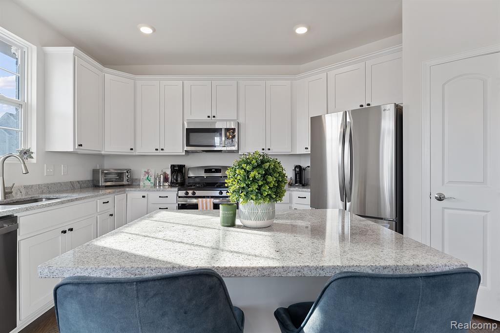 49549 Cherry Hill Road Canton, MI 48188 - Photo 8 of 36 Gallery Image 8