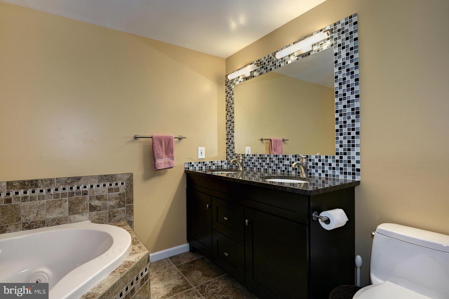 2200 Jester Court Reston, VA 20191 - Photo 19 of 30 Bath (Master)