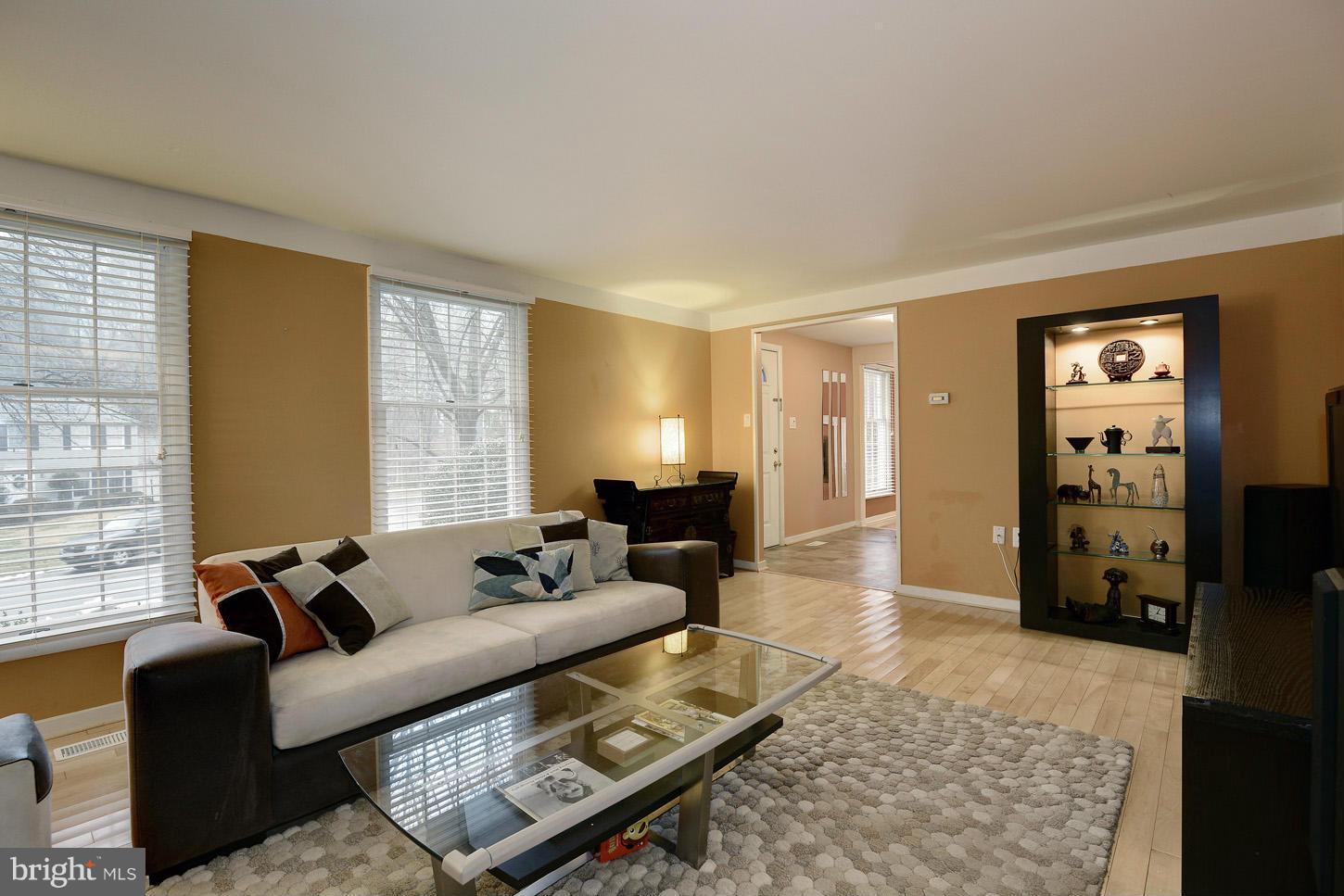 2200 Jester Court Reston, VA 20191 - Photo 6 of 30 Living Room