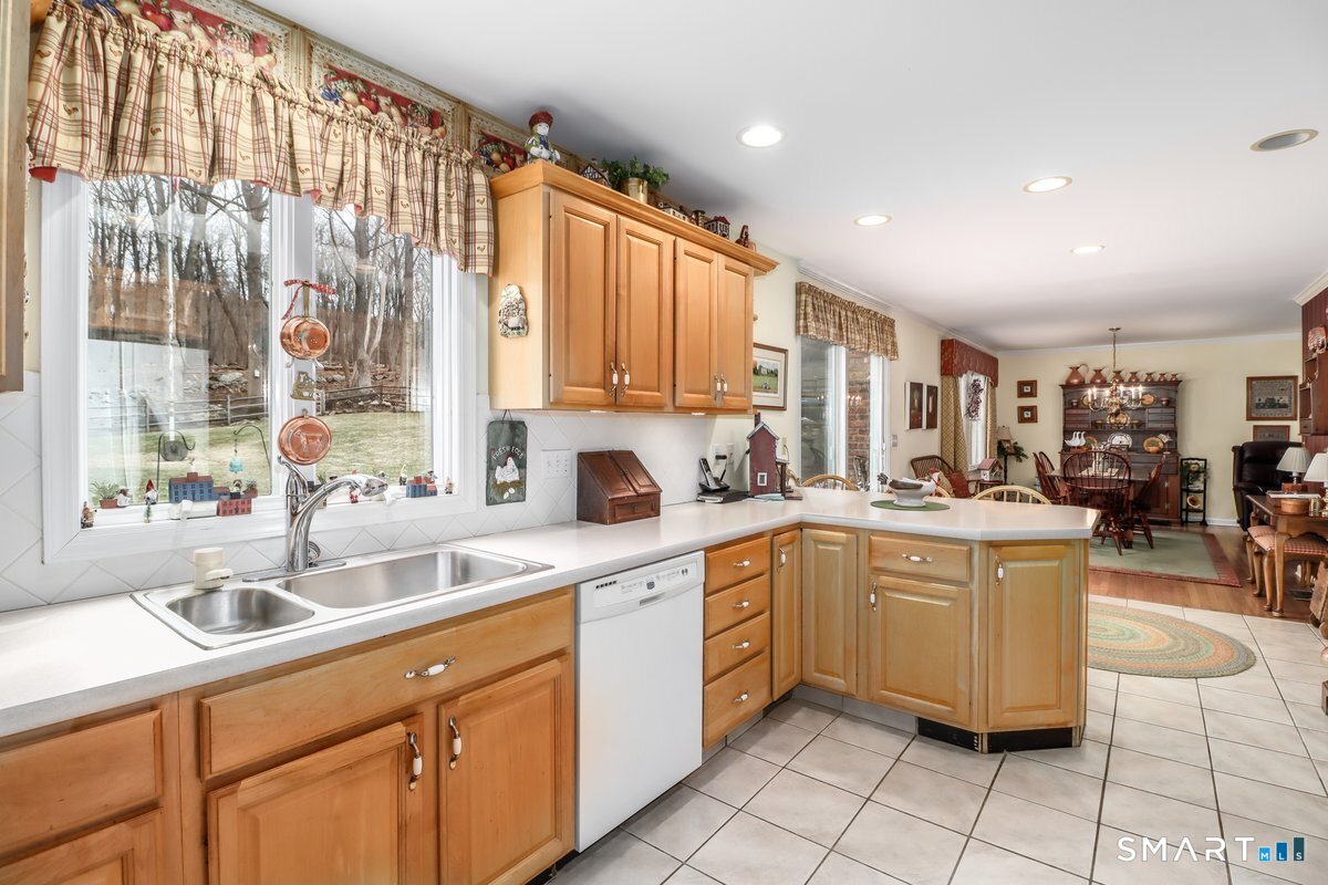 139 Candlewood Mountain Road New Milford, CT 06776 - Photo 15 of 40