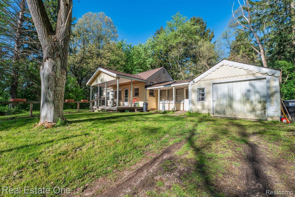 5375 Pleasant Valley Road Brighton, MI 48114 - Photo 5 of 75