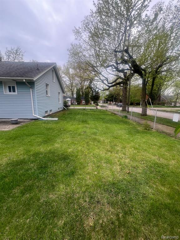 2238 Roslyn Road Grosse Pointe, MI 48236 - Photo 2 of 11