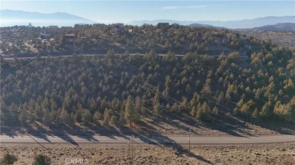a view of a yard with mountain view
