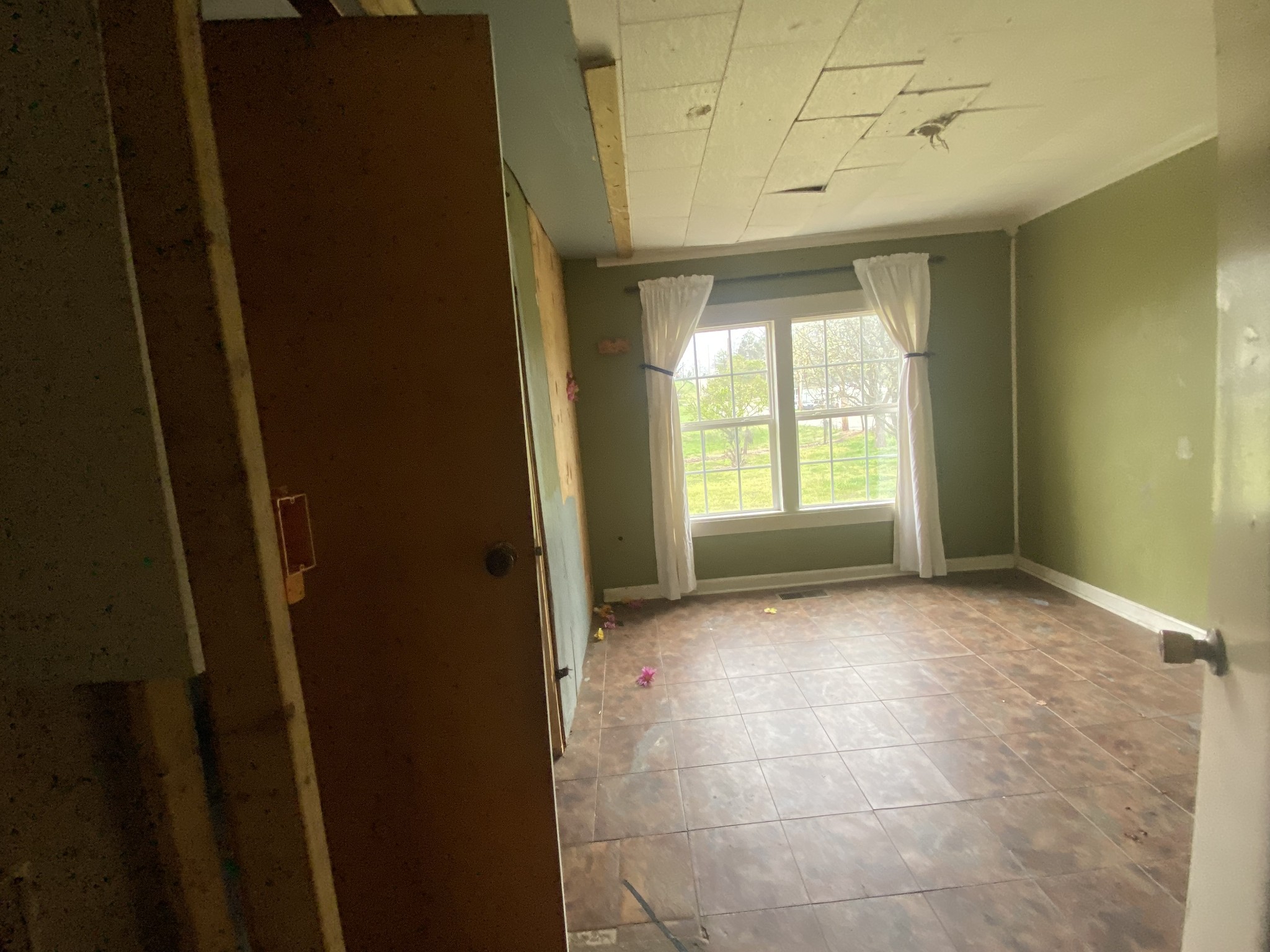 209 Old Morrison Road McMinnville, TN 37110 - Photo 9 of 12 a view of an empty room with a window