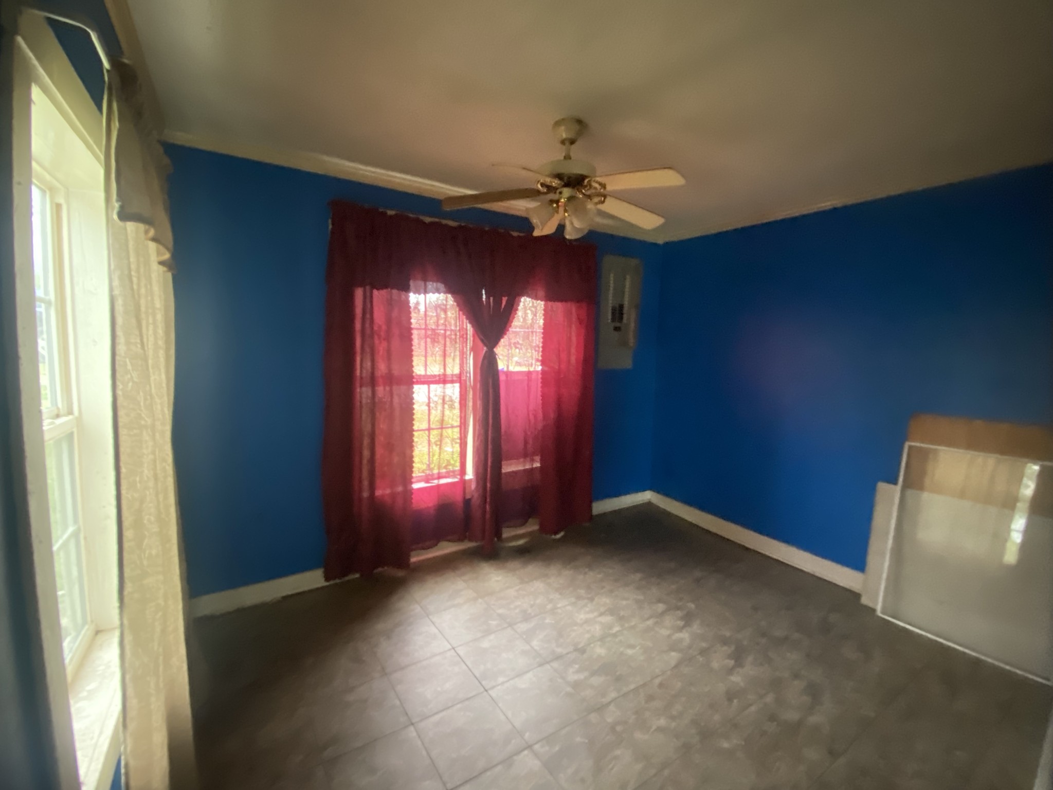 209 Old Morrison Road McMinnville, TN 37110 - Photo 10 of 12 an empty room with windows and fan