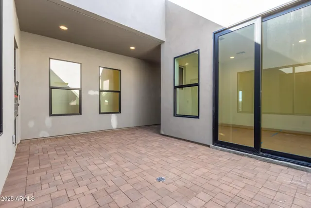 en empty room with window and mirror