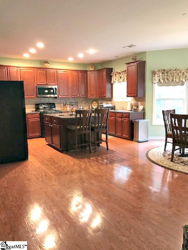 14 Springleaf Court Simpsonville, SC 29681 - Photo 7 of 25 Gallery Image 7