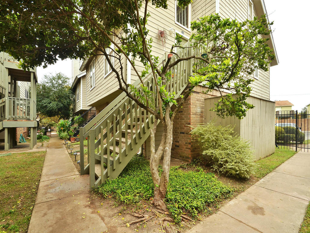 5608 Cougar Drive, Unit 104