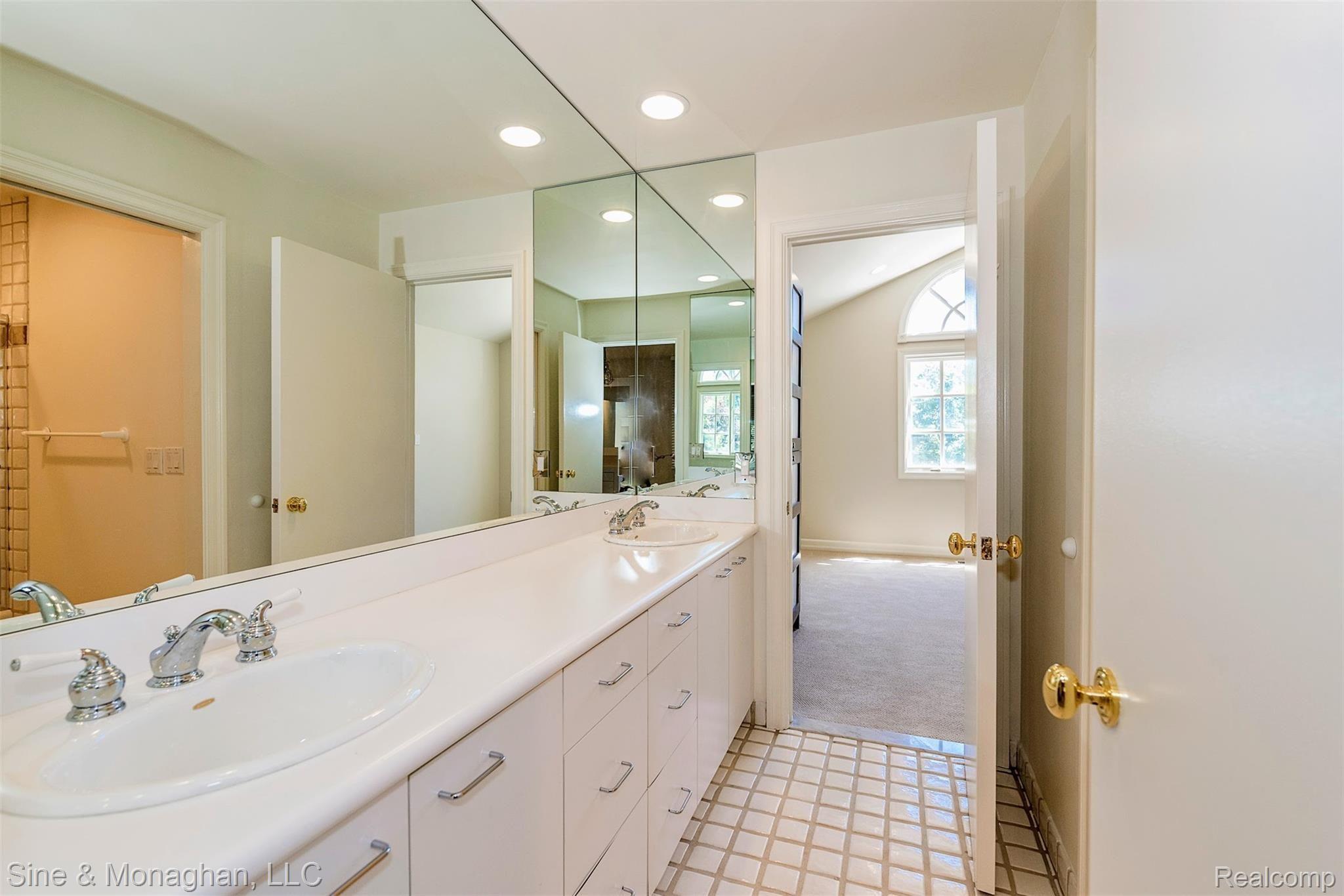 855 Rivenoak Street Birmingham, MI 48009 - Photo 41 of 55 DSC_6770.jpg