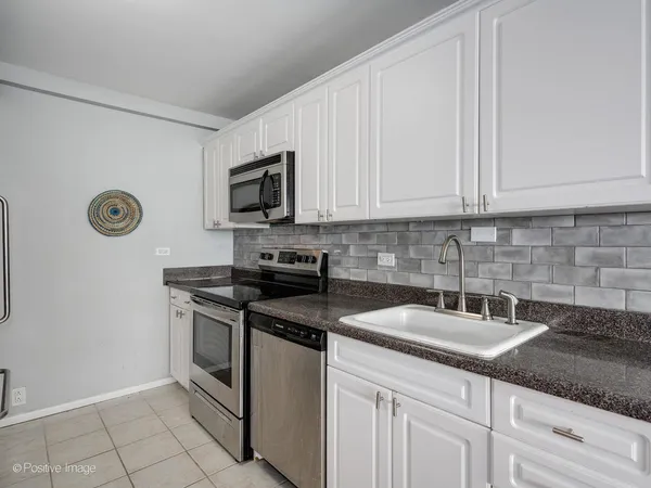 $2,650 | 1850 North Clark Street, Unit 2005, Chicago, IL 60614