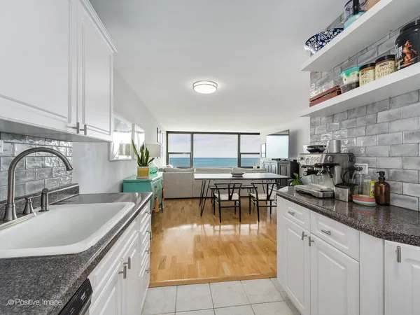 $2,650 | 1850 North Clark Street, Unit 2005, Chicago, IL 60614