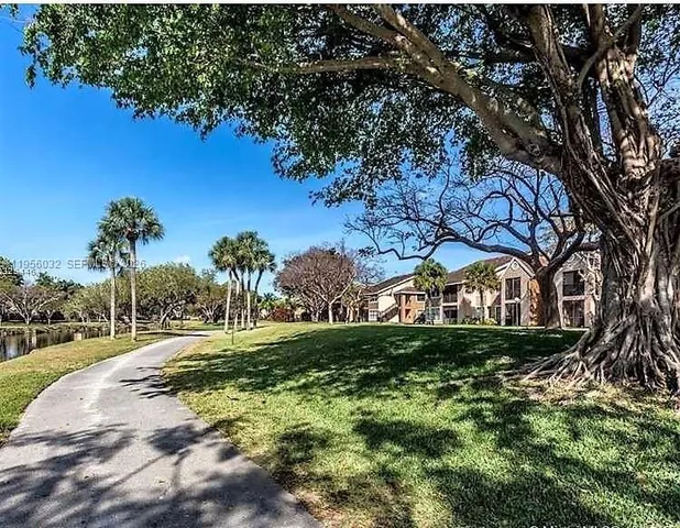 $2,400 | 15610 Southwest 105th Lane, Unit 614, Miami, FL 33196