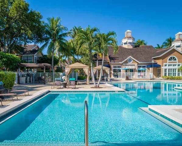 $2,400 | 15610 Southwest 105th Lane, Unit 614, Miami, FL 33196