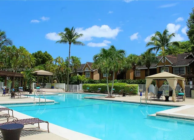 $2,400 | 15610 Southwest 105th Lane, Unit 614, Miami, FL 33196