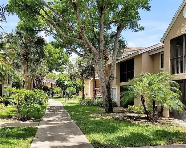 $2,400 | 15610 Southwest 105th Lane, Unit 614, Miami, FL 33196