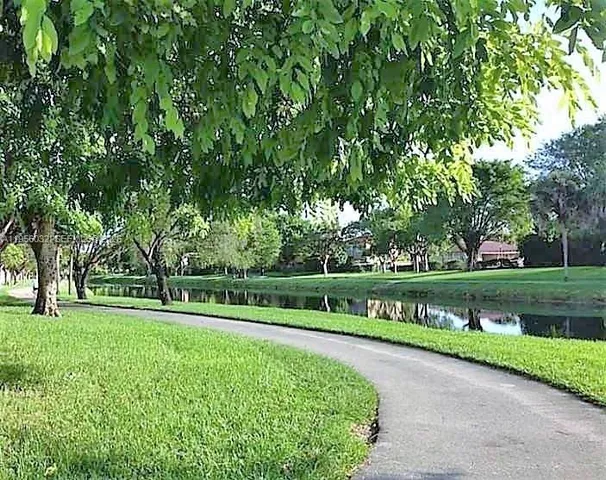 $2,400 | 15610 Southwest 105th Lane, Unit 614, Miami, FL 33196