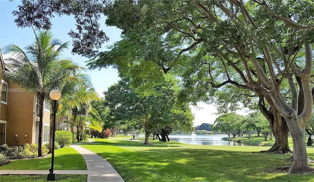 $2,400 | 15610 Southwest 105th Lane, Unit 614, Miami, FL 33196