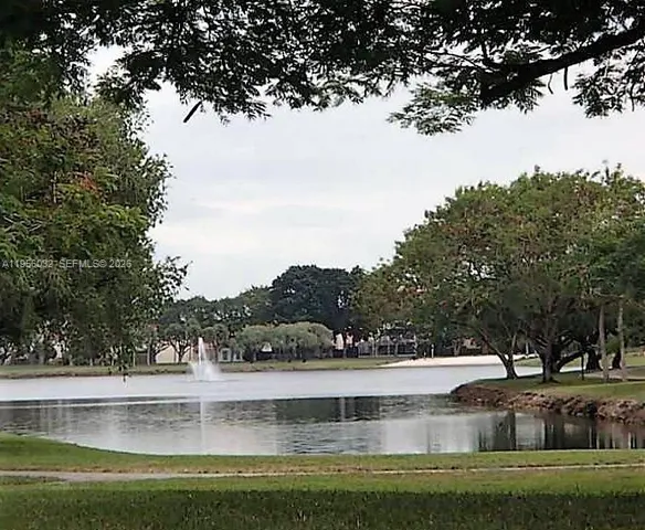 $2,400 | 15610 Southwest 105th Lane, Unit 614, Miami, FL 33196