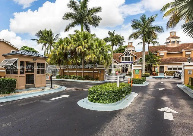 $2,400 | 15610 Southwest 105th Lane, Unit 614, Miami, FL 33196