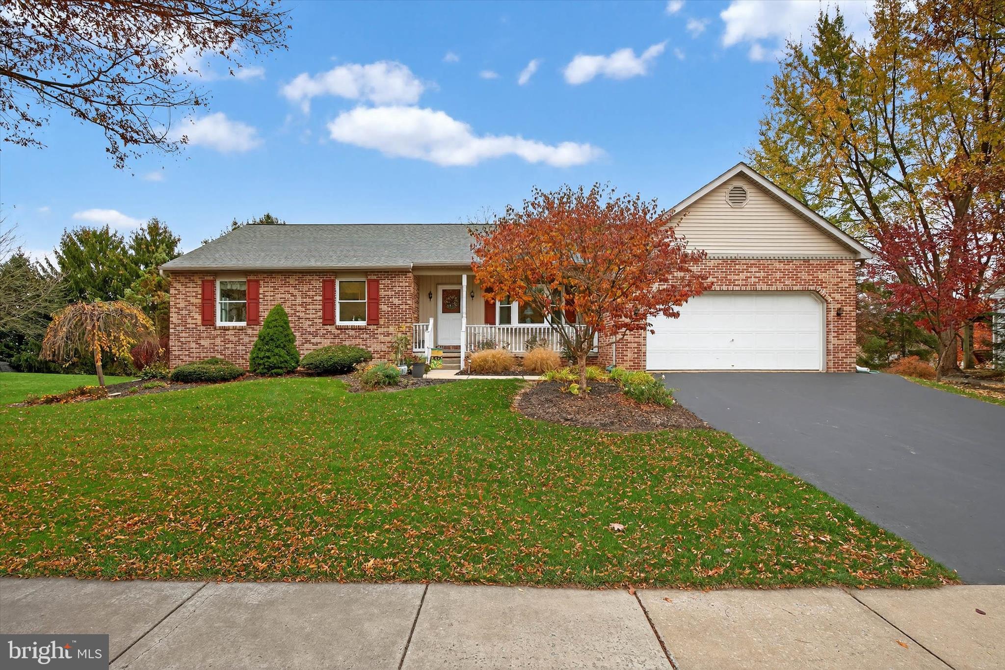 213 East 6th Street Lititz, PA 17543 - Photo 3 of 46 a front view of a house with garden