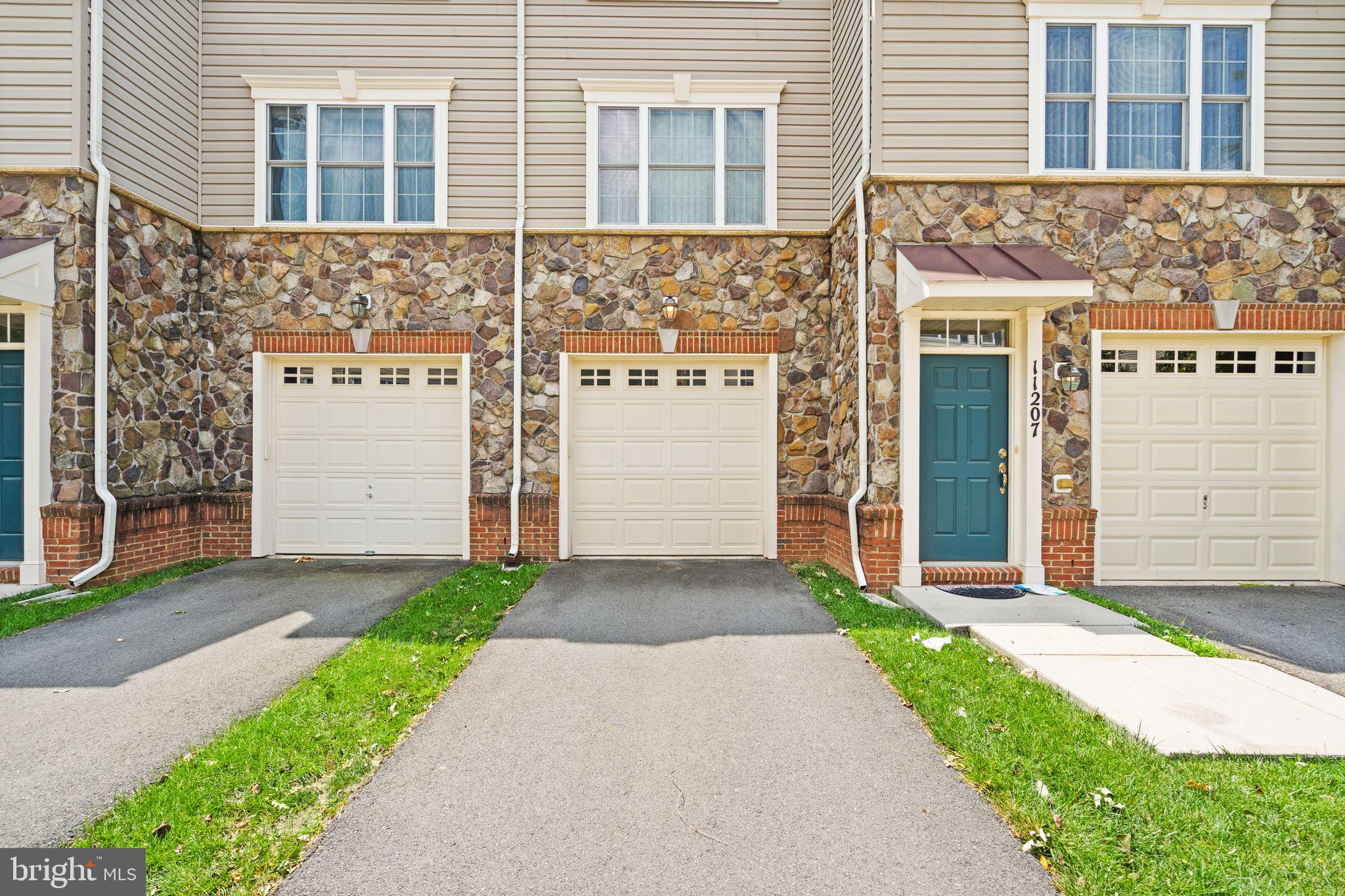 11205 Wortham Crest Circle Manassas, VA 20109 - Photo 4 of 36