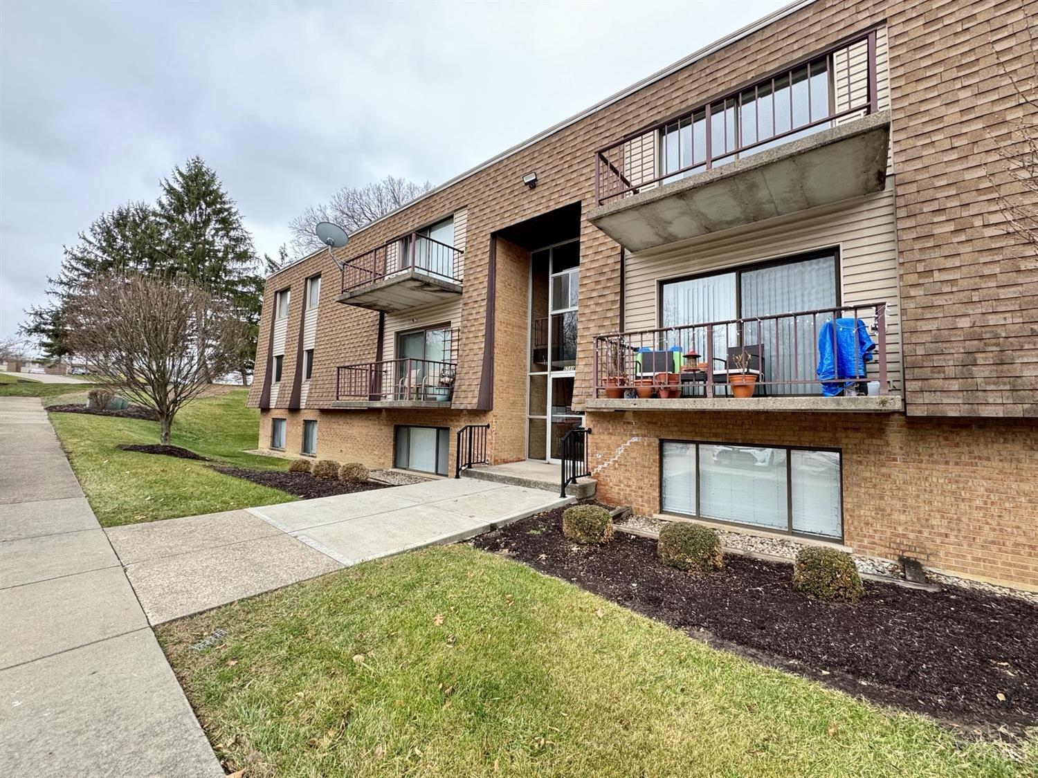 6588 Hearne Road, Unit 36 Cincinnati, OH 45248 - Photo 2 of 35