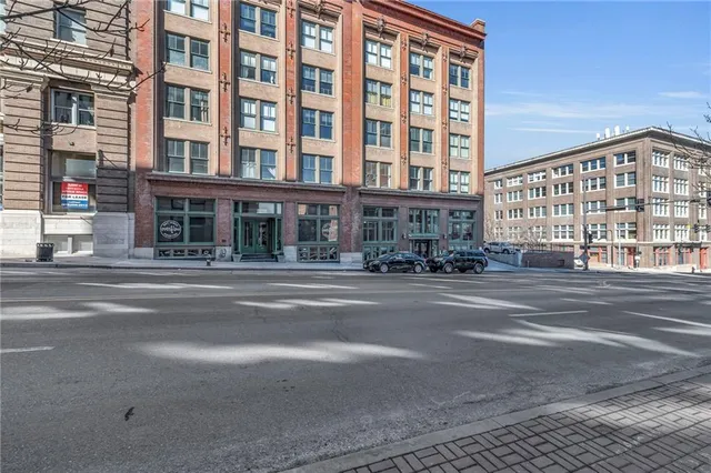 $162,500 | 700 Broadway Boulevard, Unit 310, Kansas City, MO 64105