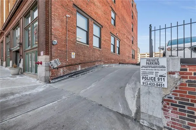 $162,500 | 700 Broadway Boulevard, Unit 310, Kansas City, MO 64105