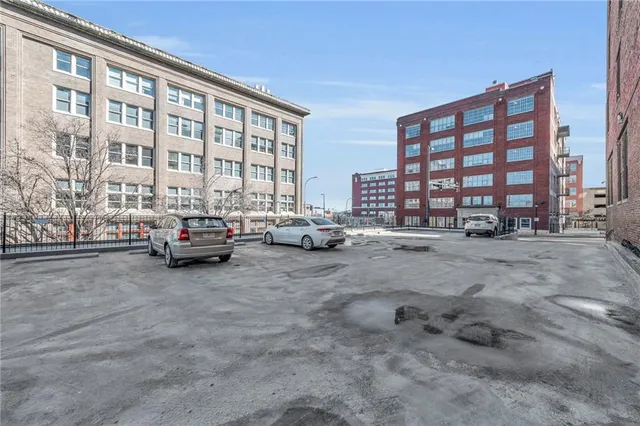 $162,500 | 700 Broadway Boulevard, Unit 310, Kansas City, MO 64105