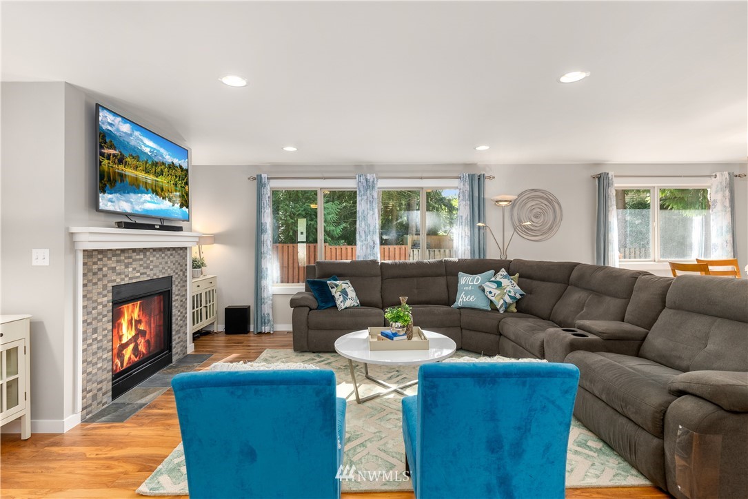 5914 149th Place Southwest Edmonds, WA 98026 - Photo 4 of 30 Gallery Image 4