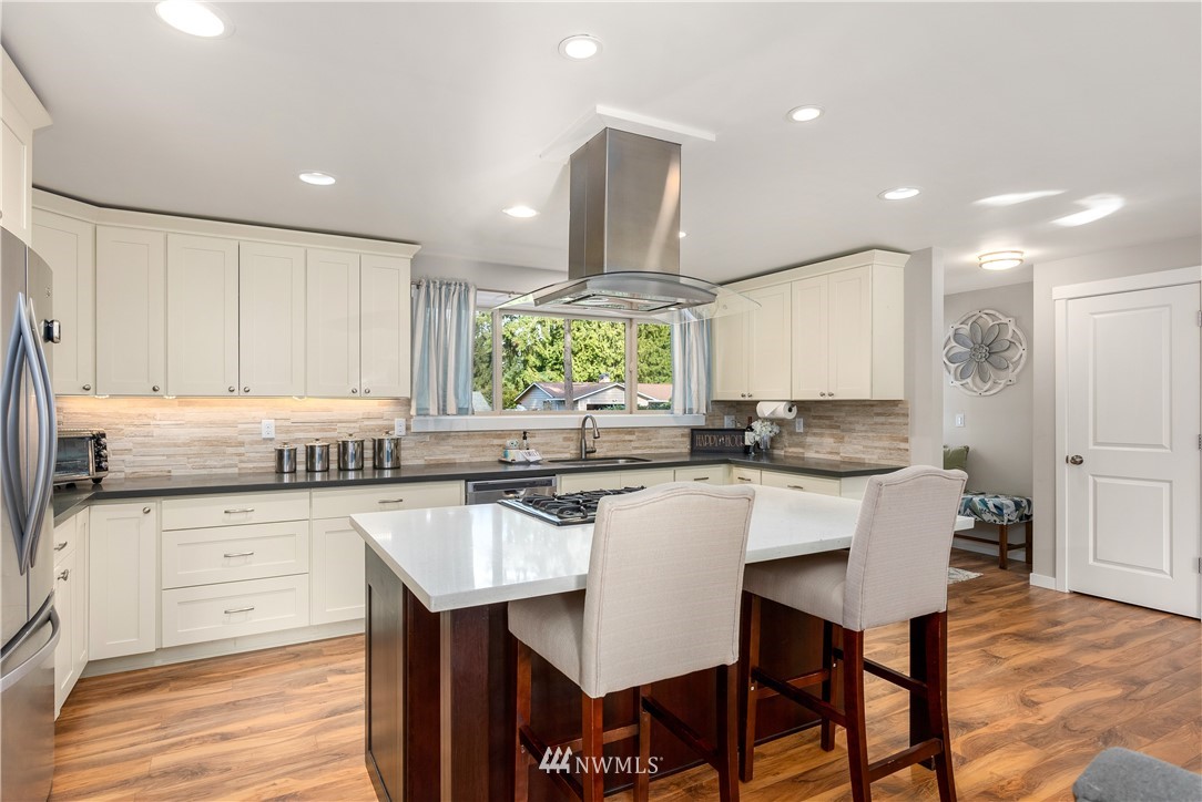 5914 149th Place Southwest Edmonds, WA 98026 - Photo 10 of 30 Gallery Image 10