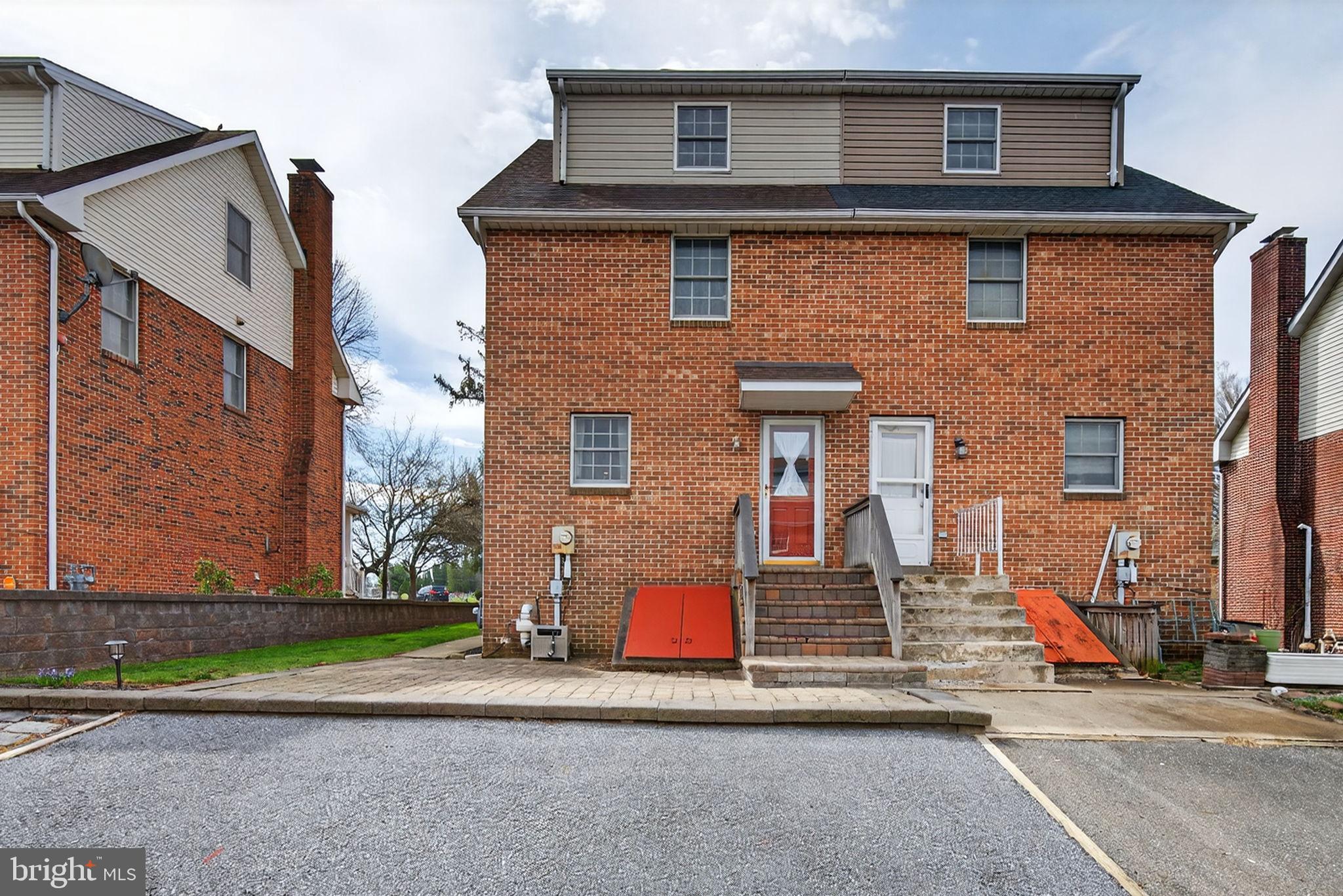 1007 East Walnut Street Lancaster, PA 17602 - Photo 33 of 35 a front view of a house with a yard