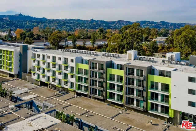 $3,244 | 11036 Moorpark Street, Unit PH02, Los Angeles, CA 91602